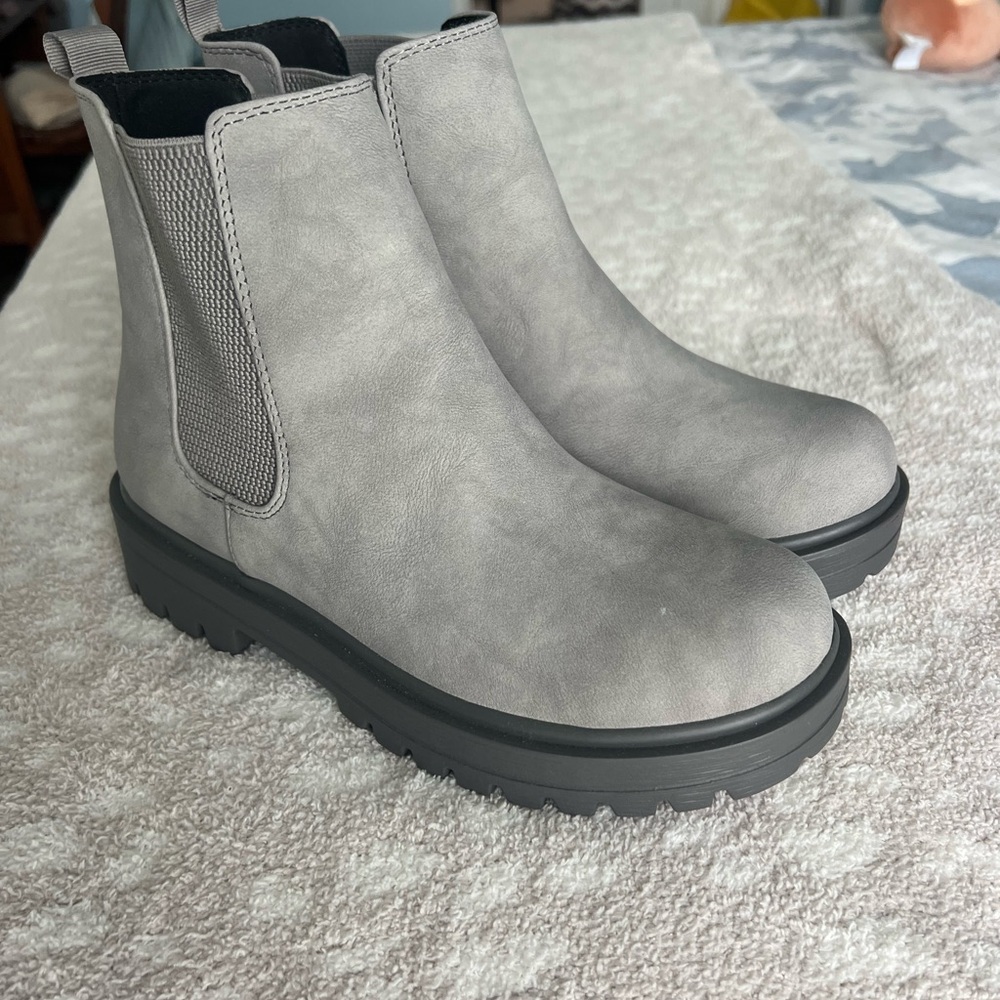 Soda Light Gray Ankle Booties